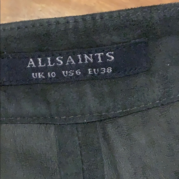 New without tags sexy suede shorts with studs - Picture 5 of 7